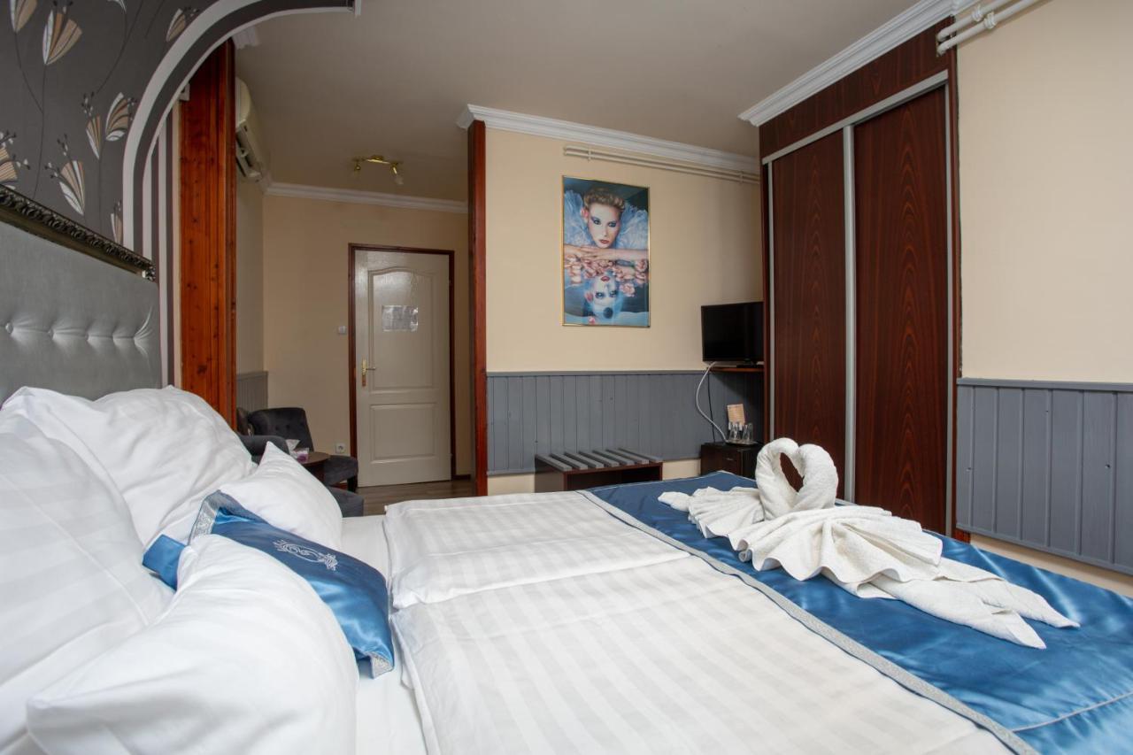 סגד Illes Hotel מראה חיצוני תמונה
