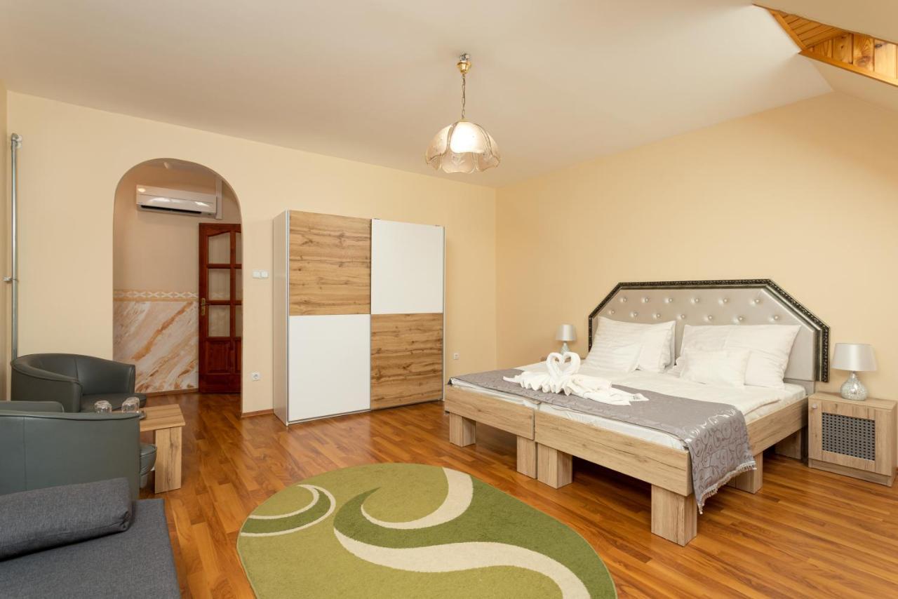 סגד Illes Hotel מראה חיצוני תמונה