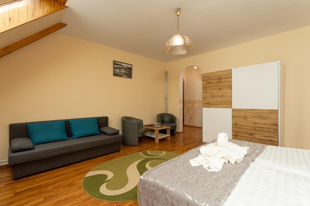 סגד Illes Hotel מראה חיצוני תמונה